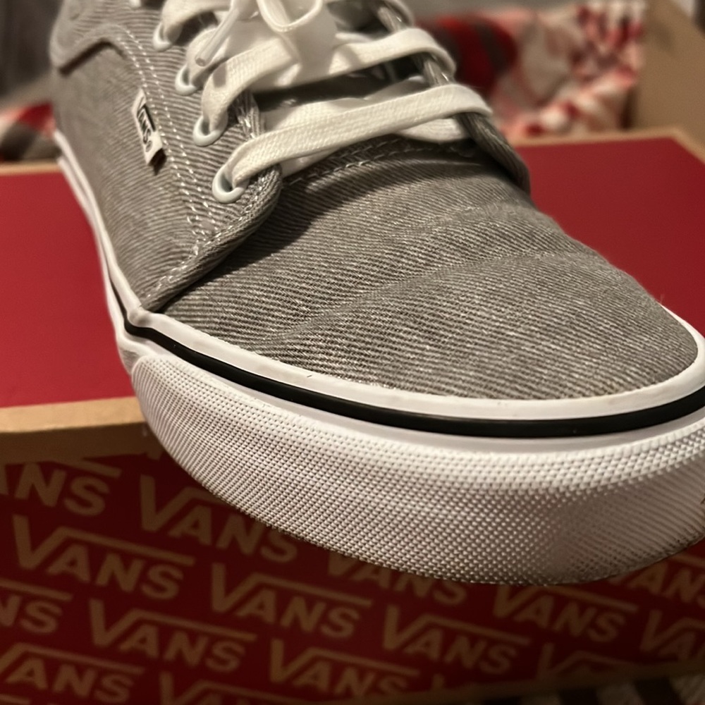 Vans - Picture 4 of 5